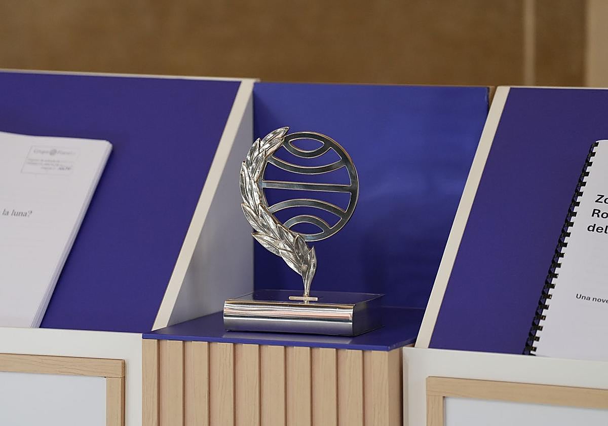 Trofeo del Premio Planeta de Novela.
