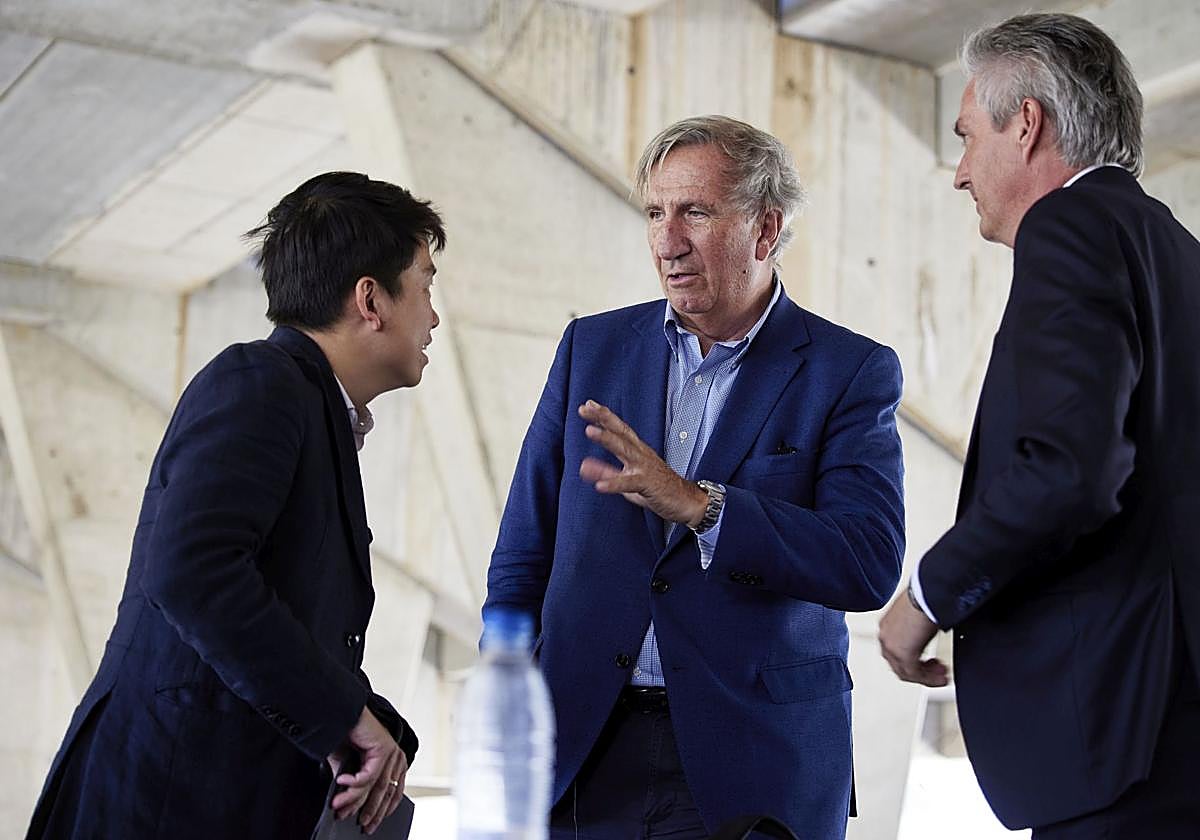 Mark Fenwick, en una rueda de prensa de explicación del Nou Mestalla.