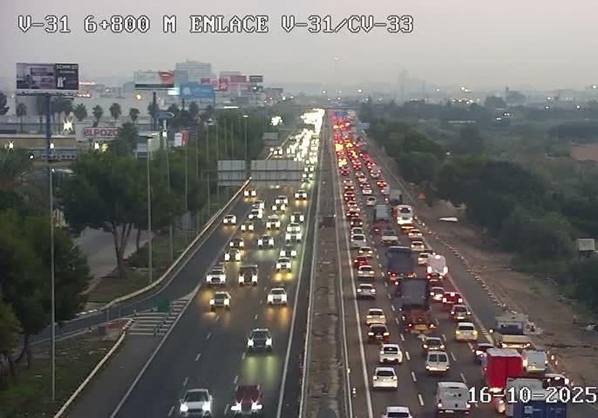 Atasco en la Pista de Silla.