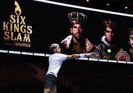 Carlos Alcaraz en un entrenamiento en Arabia Saudita.