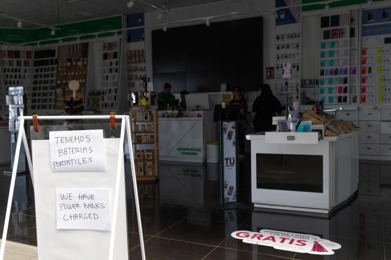 Una tienda el día del apagón general.