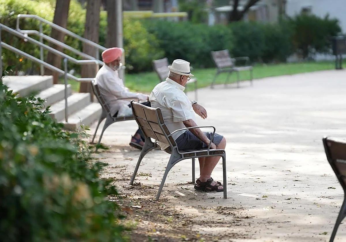 Un jubilado en un parque.