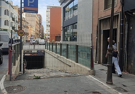 Estado del parking de la plaza del Mercat.