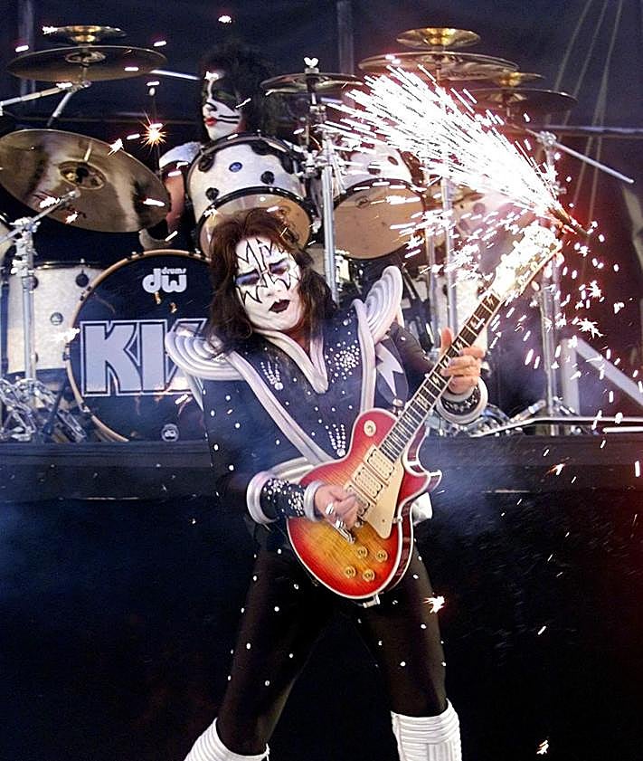 Imagen secundaria 2 - Muere Ace Frehley, guitarrista fundador de Kiss, a los 74 años