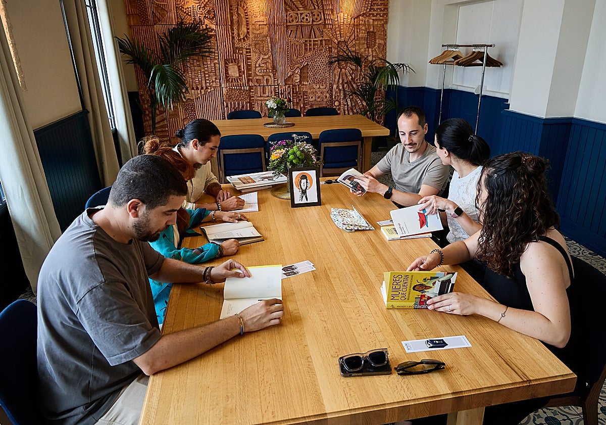 Imagen principal - La literatura abandona la intimidad