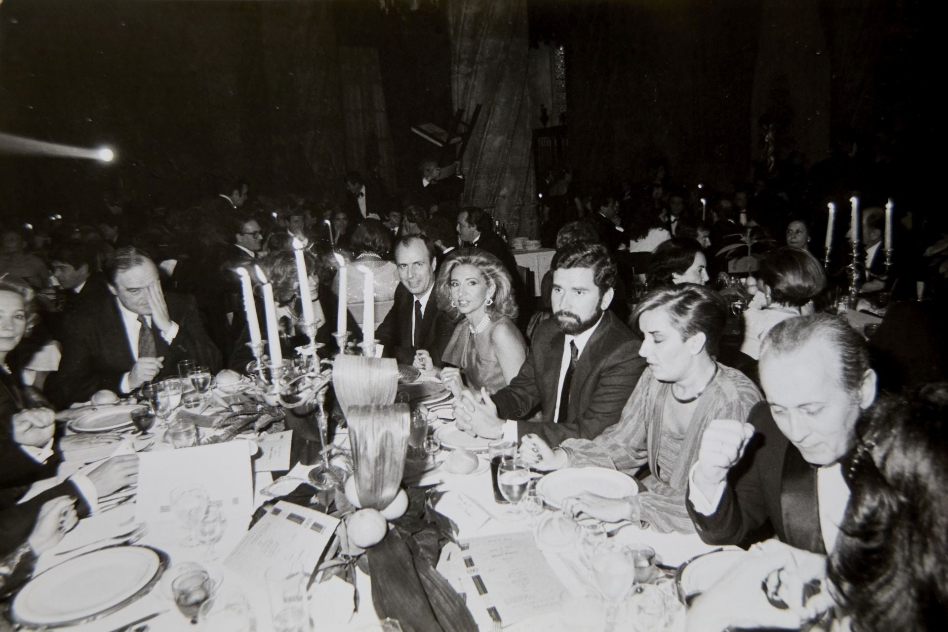 Mayrén Beneyto, en una cena de Unicef junto a Joan Lerma, presidente de la Generalitat Valenciana en aquel momento.