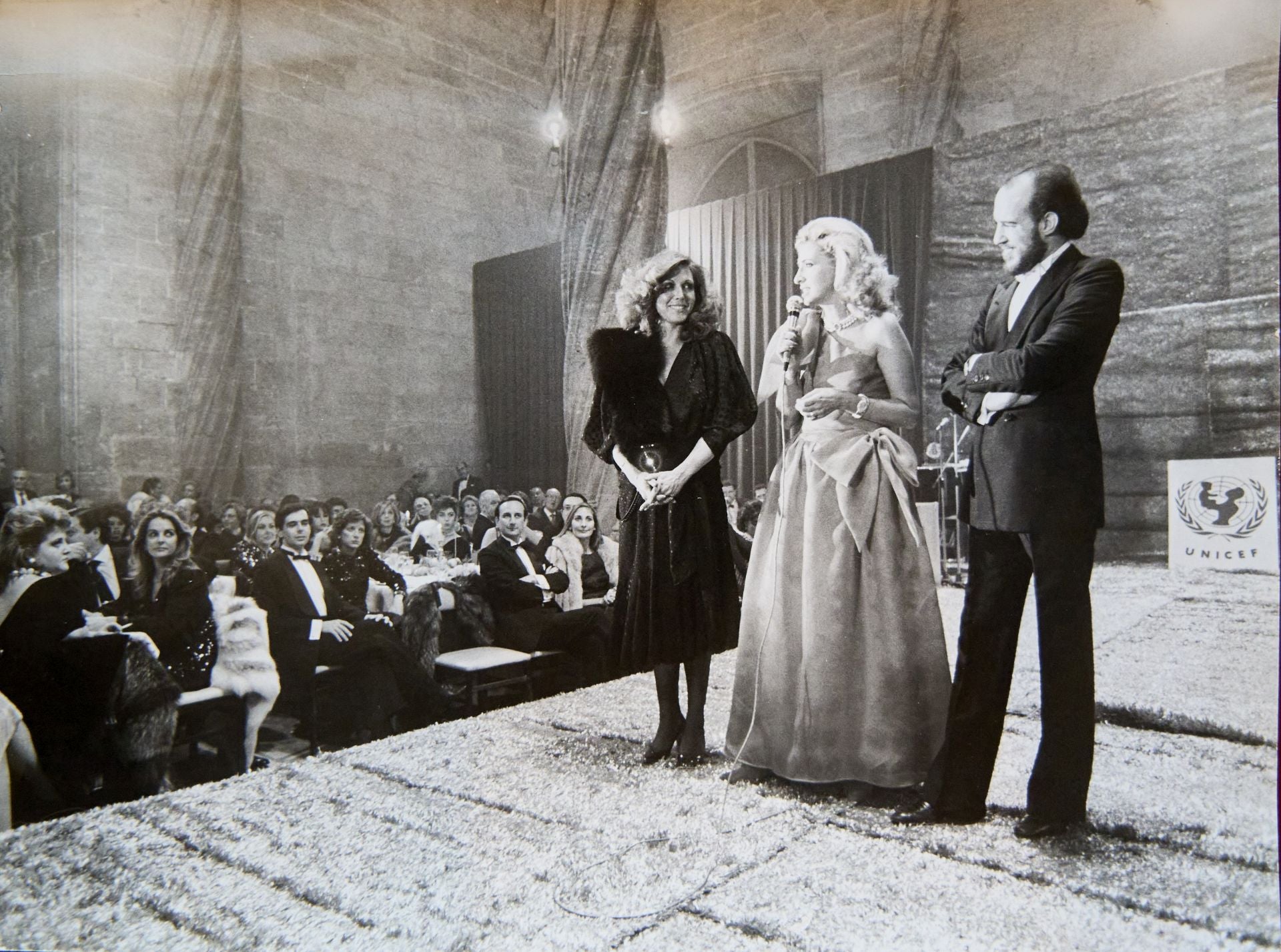 Mayrén Beneyto, vestida del diseñador Miguel Rueda en una gala benéfica de Unicef.