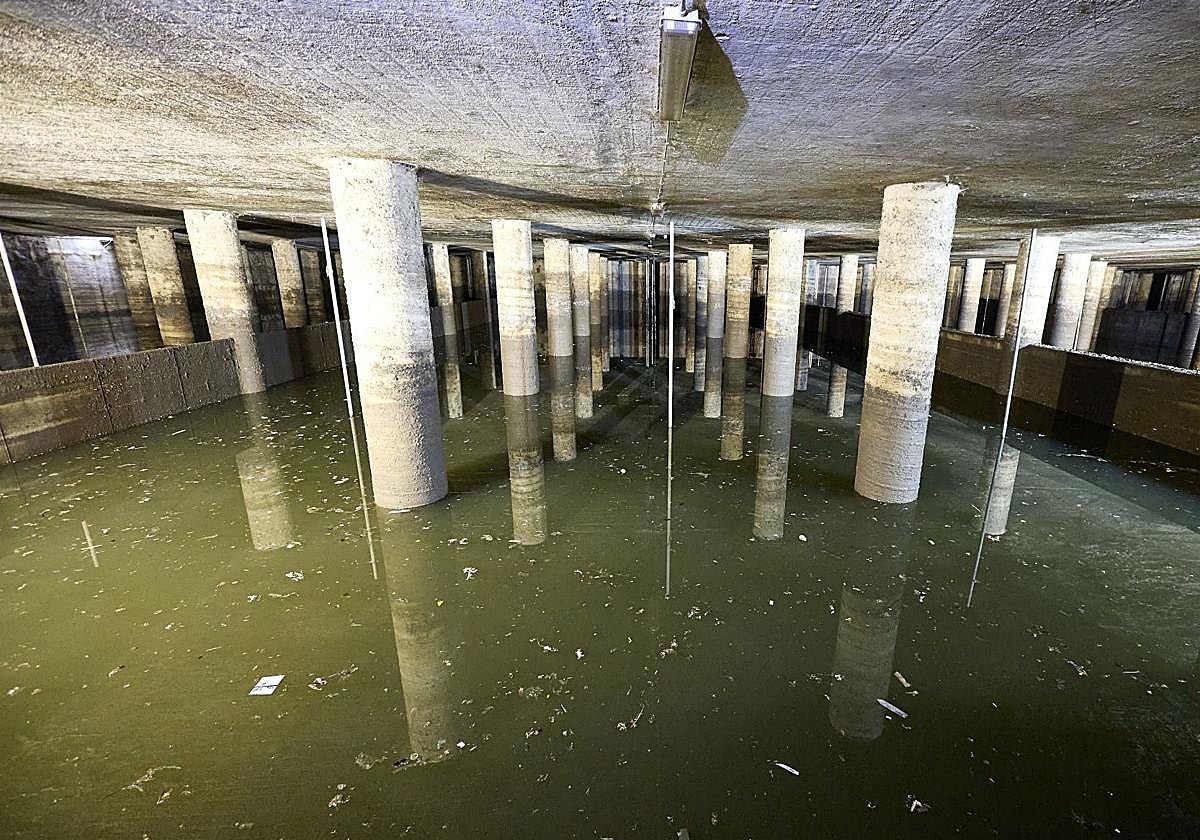 FOTOS | Dentro del tanque de tormentas de Eugenia Vinyes en Valencia