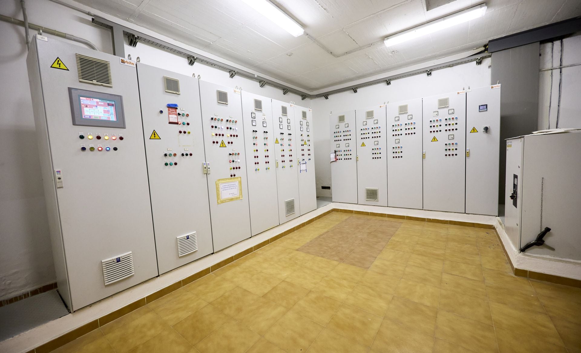 FOTOS | Dentro del tanque de tormentas de Eugenia Vinyes en Valencia