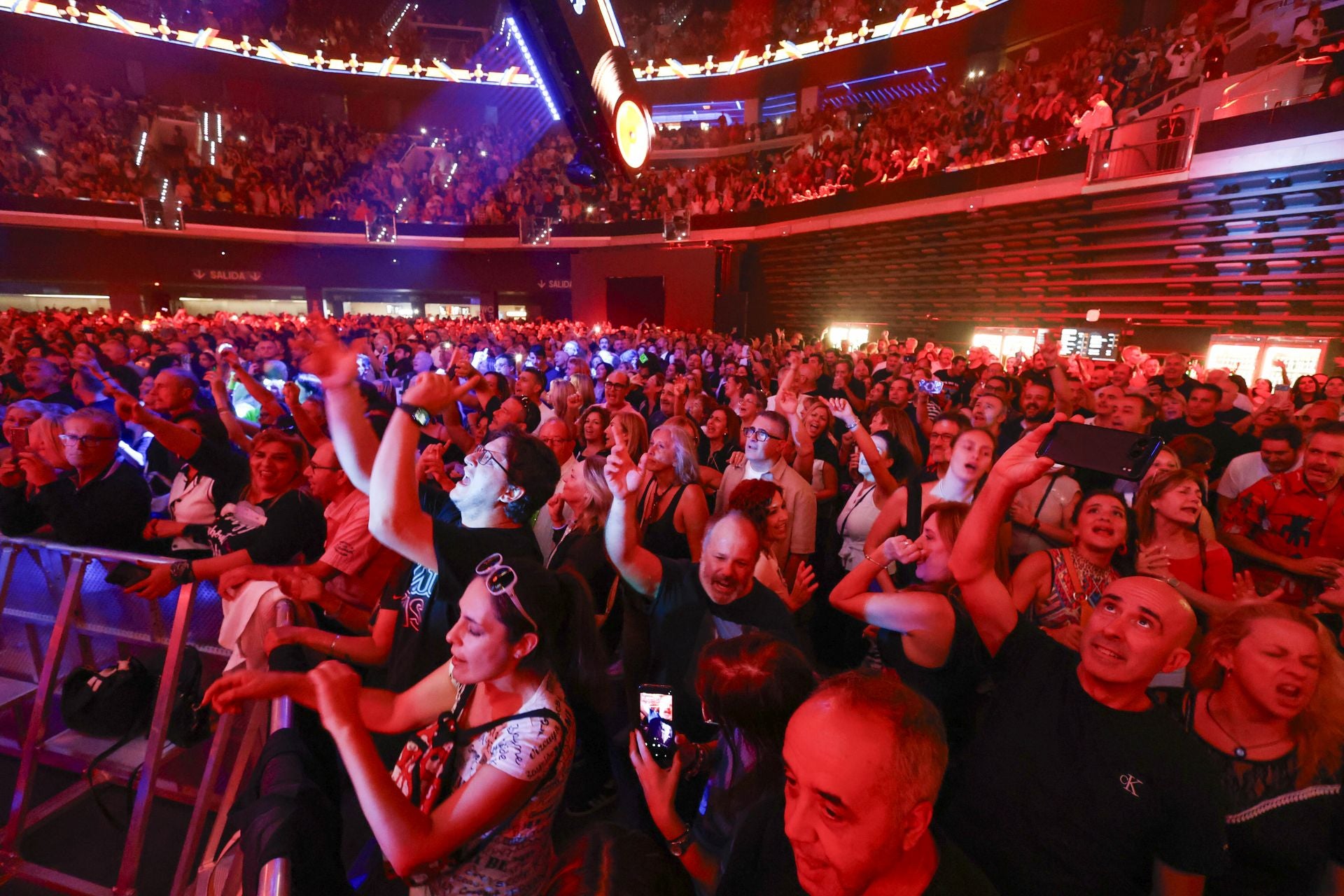 FOTOS | El Roig Arena celebra Discoteca de los 80 con Samantha Fox