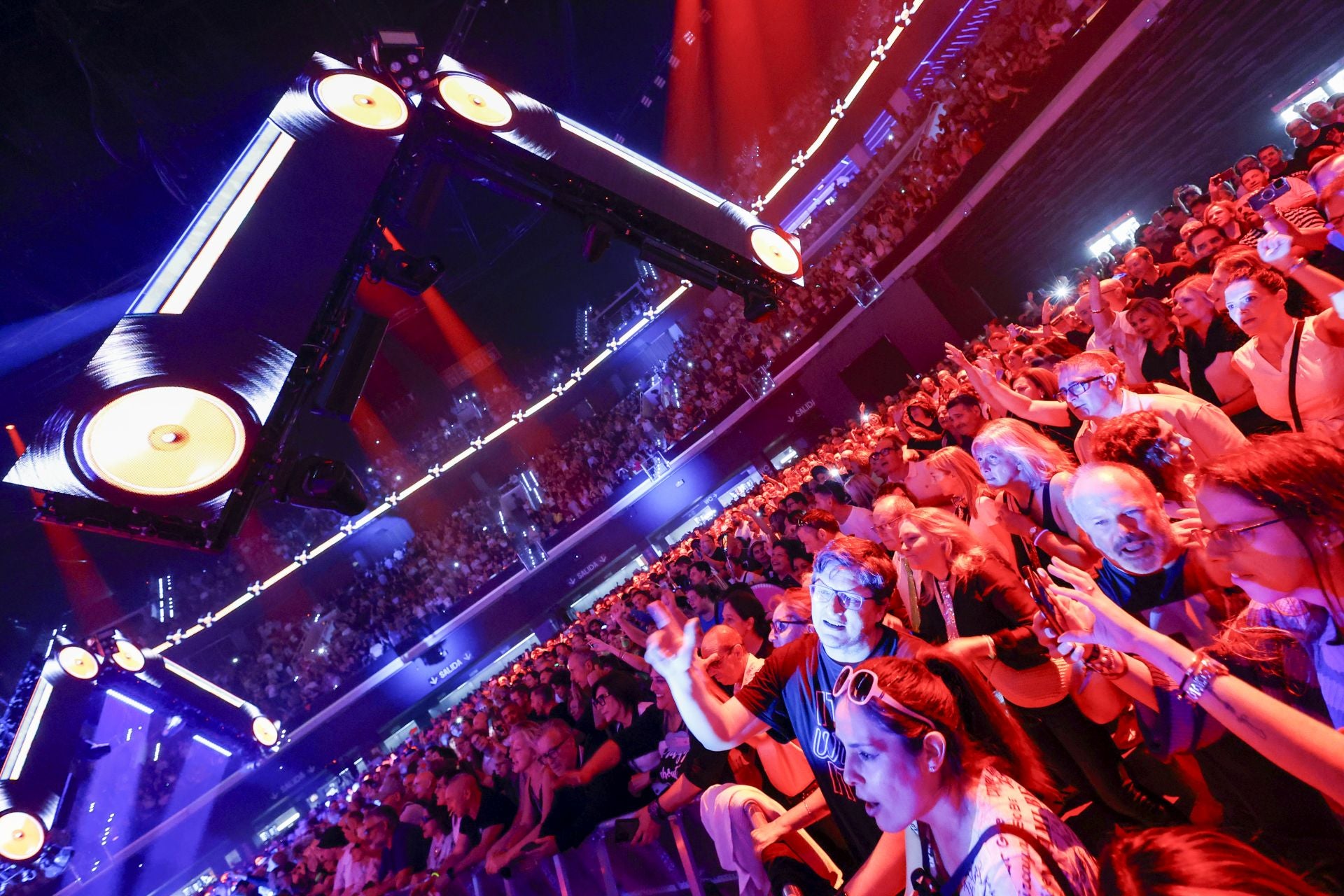 FOTOS | El Roig Arena celebra Discoteca de los 80 con Samantha Fox