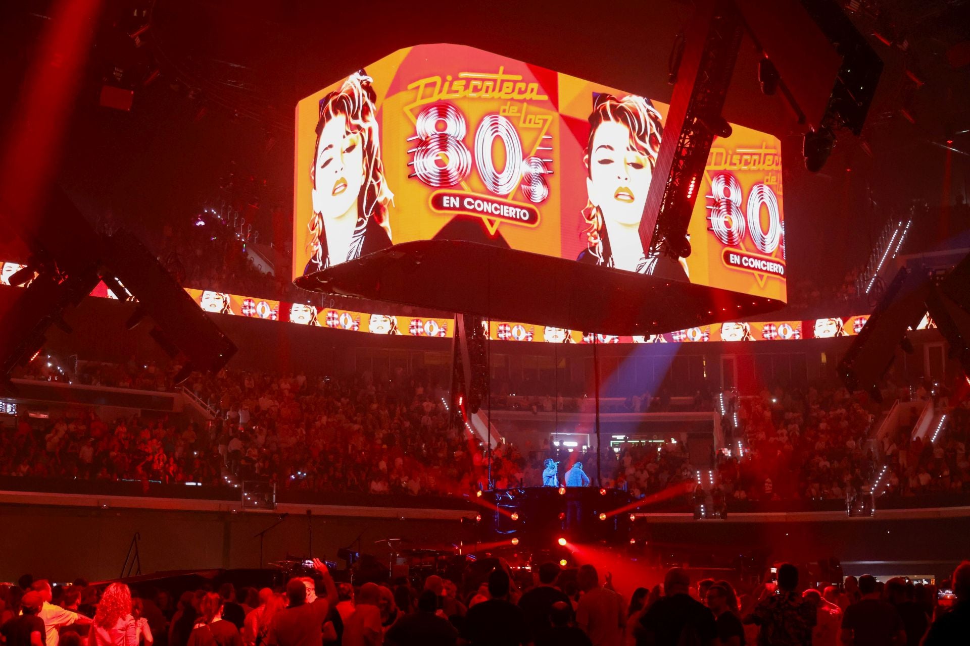 FOTOS | El Roig Arena celebra Discoteca de los 80 con Samantha Fox