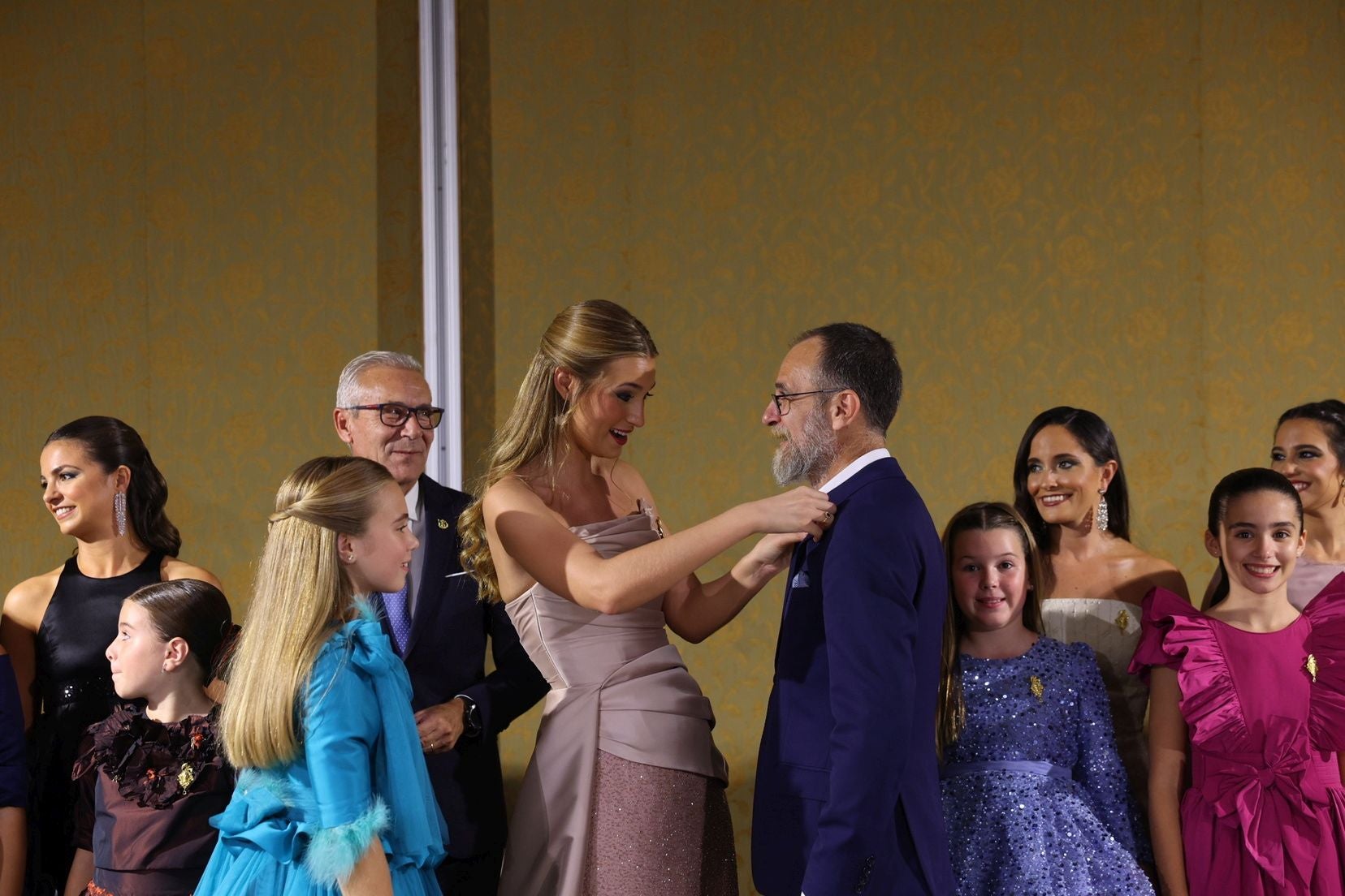 La despedida de las falleras mayores de Valencia 2025 y sus cortes de honor, en imágenes