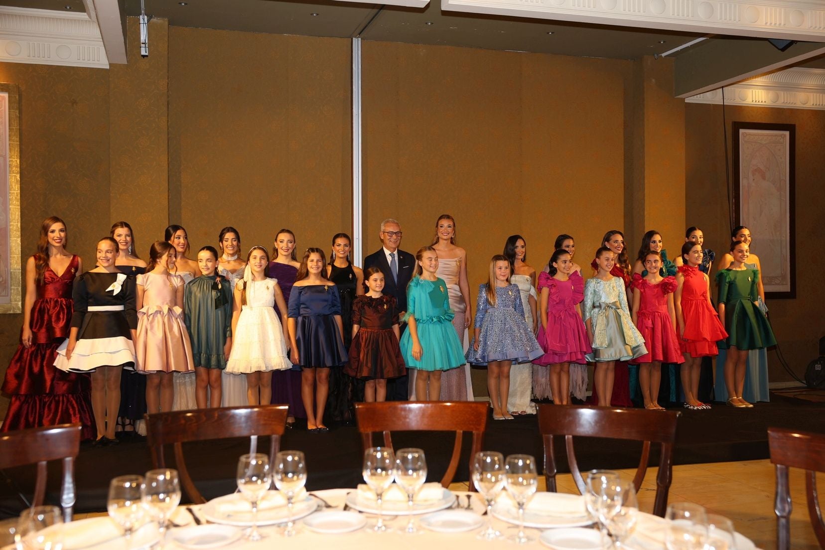 La despedida de las falleras mayores de Valencia 2025 y sus cortes de honor, en imágenes