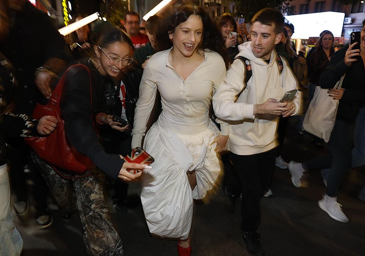 Rosalía anuncia su nuevo disco &#039;Lux&#039; y la lía en Madrid