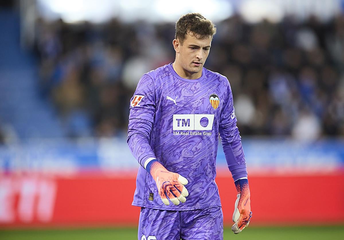 Julen Agirrezabala, ante el Alavés.