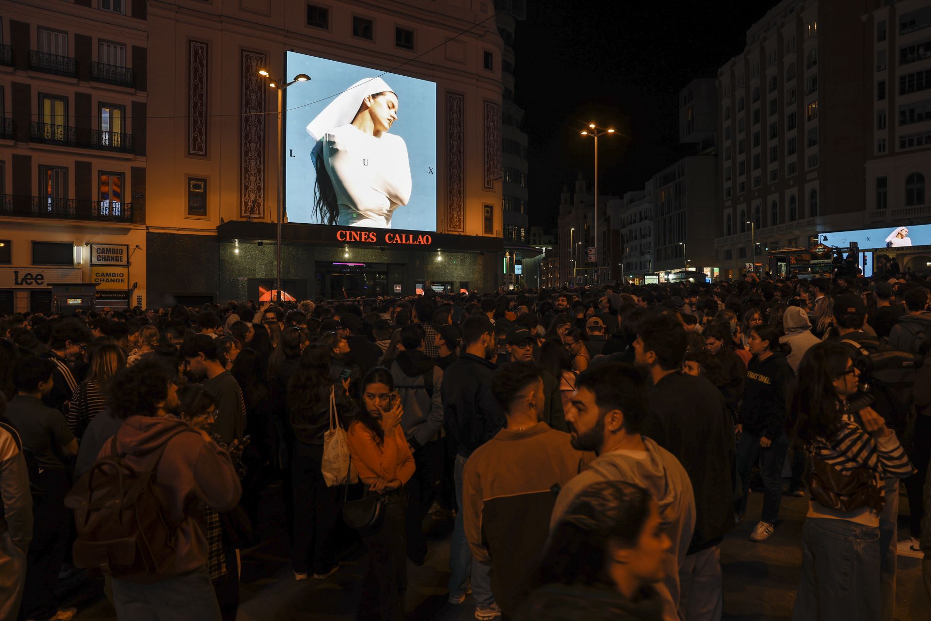 Rosalía anuncia su nuevo disco &#039;Lux&#039; y la lía en Madrid