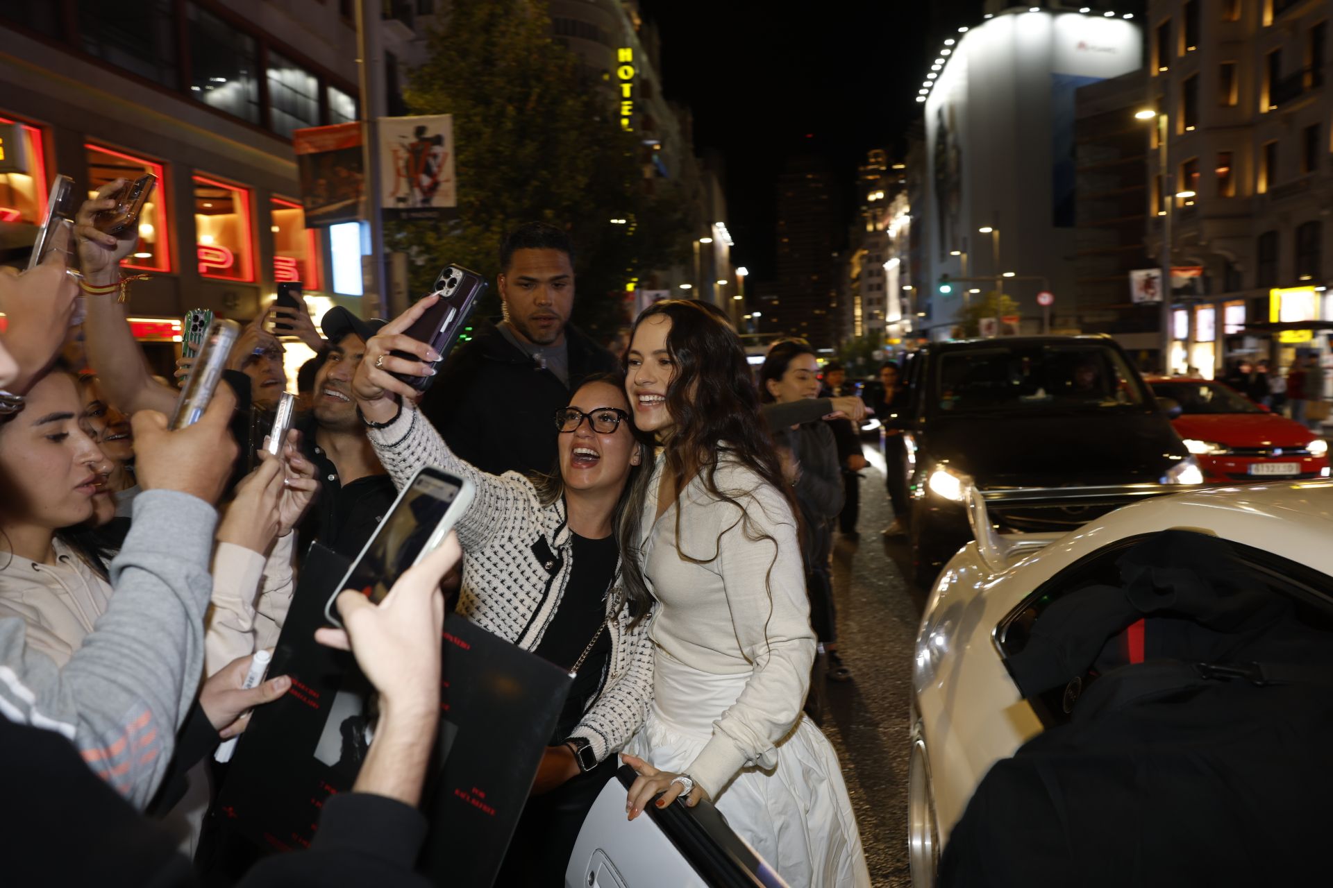 Rosalía anuncia su nuevo disco &#039;Lux&#039; y la lía en Madrid