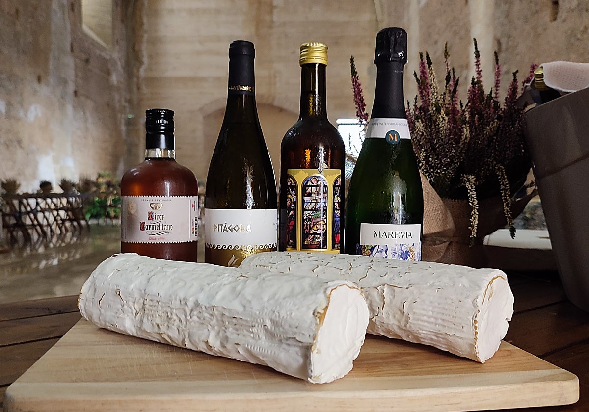 Rulo de Cabra y vinos en el refectorio del Monasterio de la Valldigna.