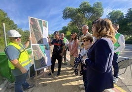 Visita de la alcaldesa de Valencia, Maria José Catalá, a la instalacion de los nuevos cañones de agua de El Saler.