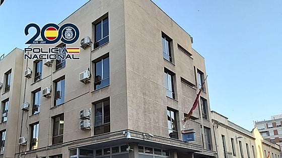 Dos detenidos acusados de robar 690 euros de un comercio tras amenazar al empleado con un cuchillo en Petrer
