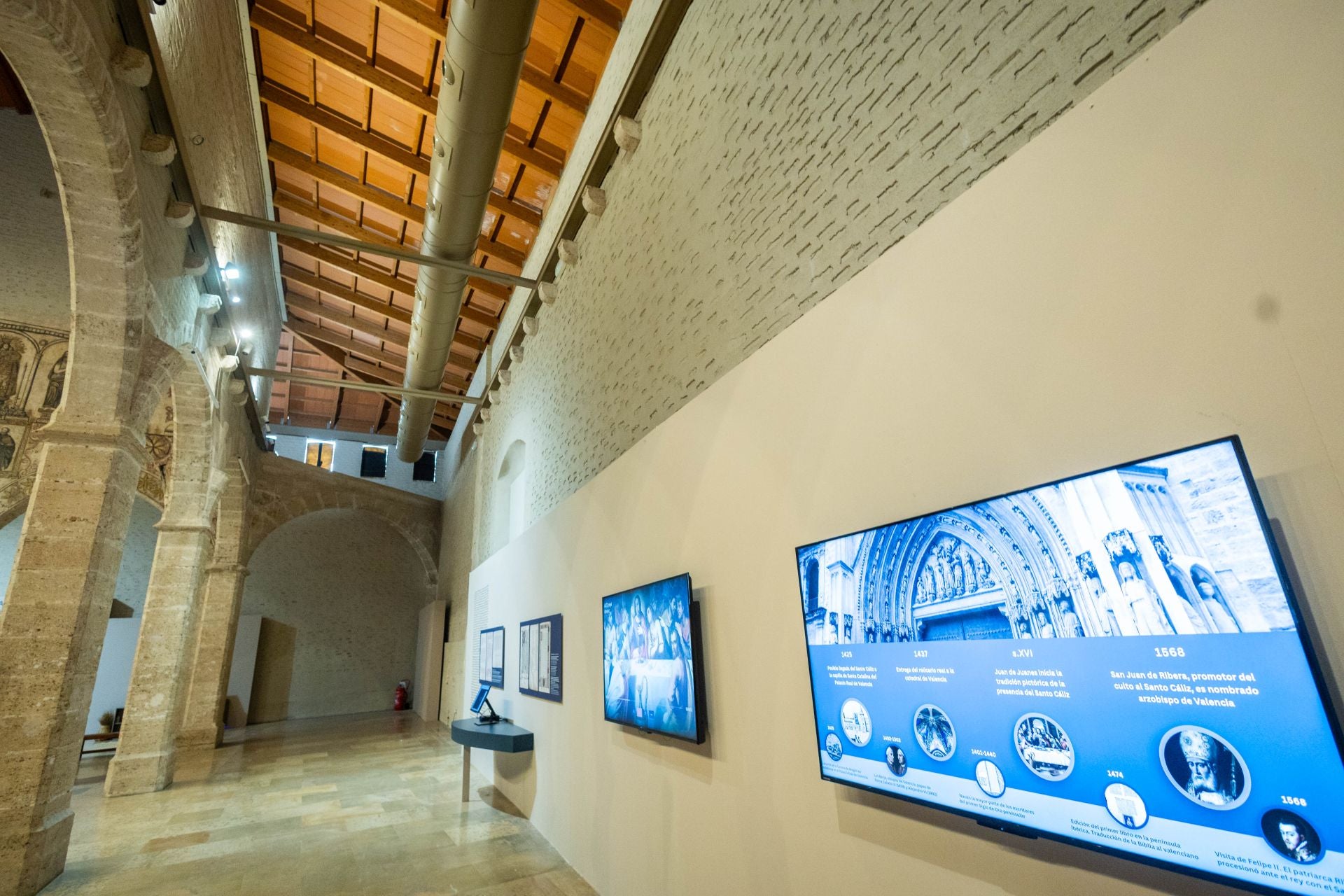 Fotos del centro de recepción de visitantes del Santo Cáliz en el Almudín de Valencia
