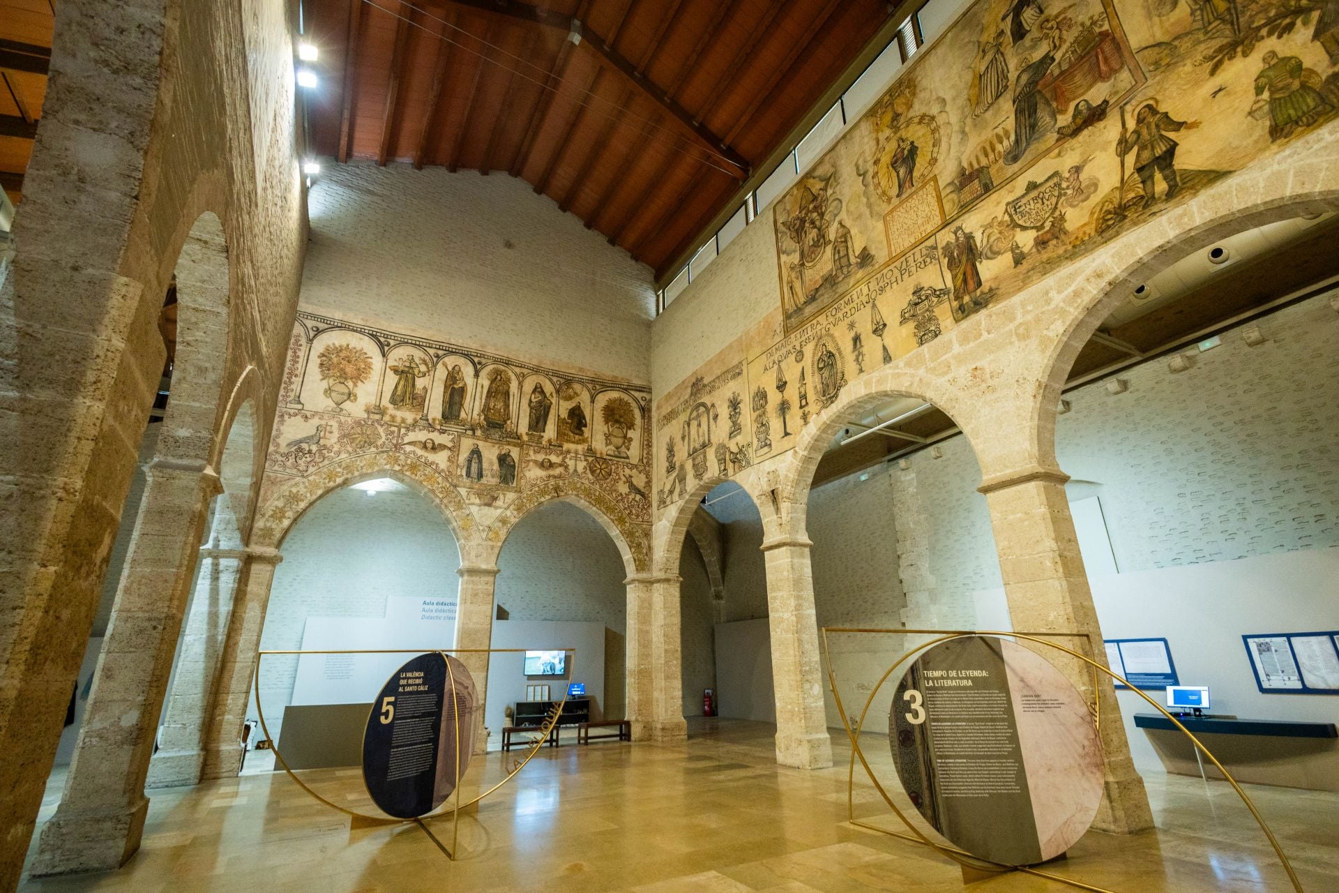 Fotos del centro de recepción de visitantes del Santo Cáliz en el Almudín de Valencia