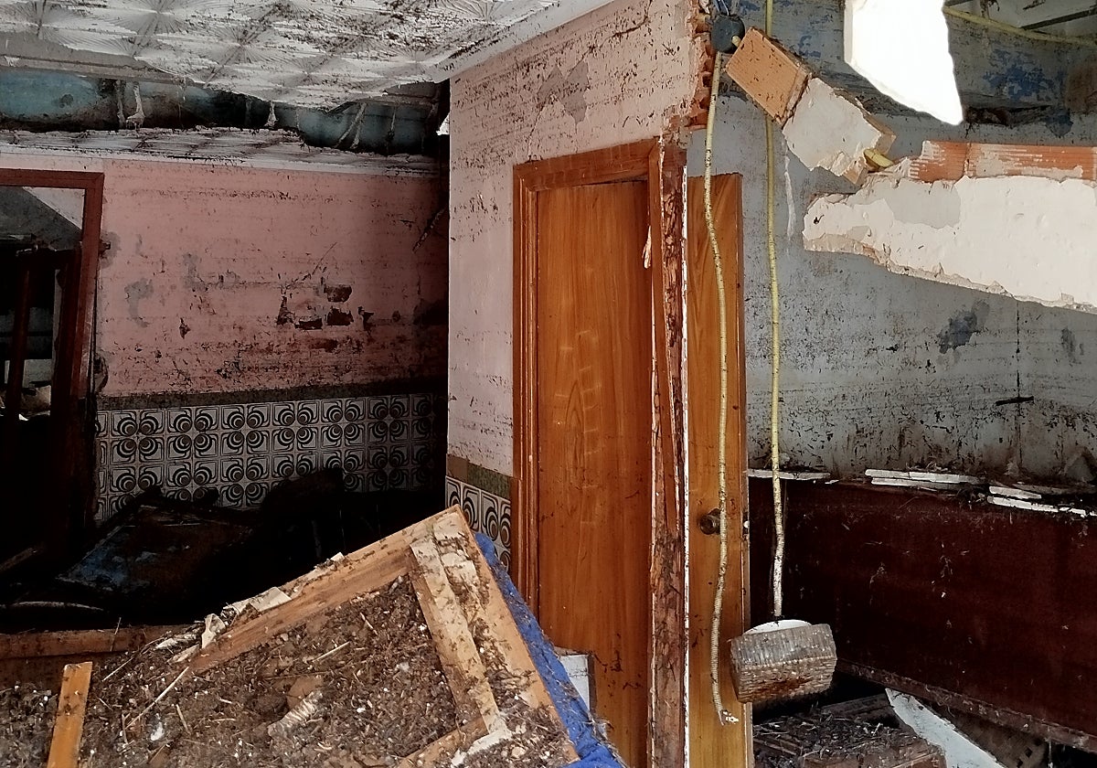 La vivienda, junto al barranco de Chiva, dos días después del paso de la dana.