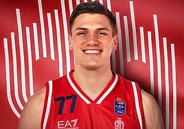 Nate Sestina tras anunciar el fichaje con su nuevo club.