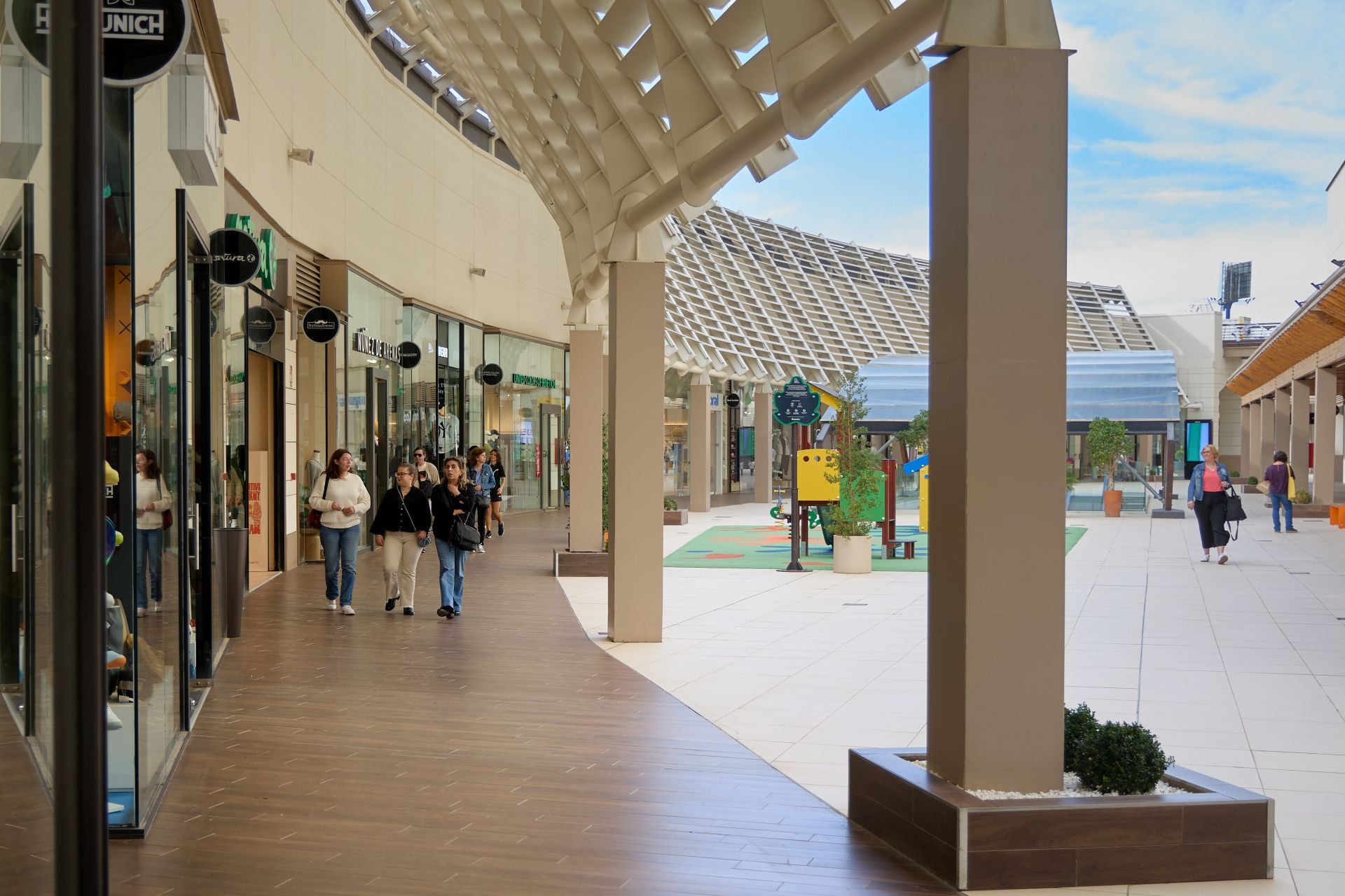 FOTOS | Así está ahora el Centro Comercial Bonaire