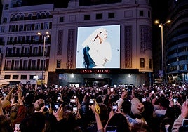 Rosalía presenta por sorpresa su nuevo disco 'Lux' en Callao.