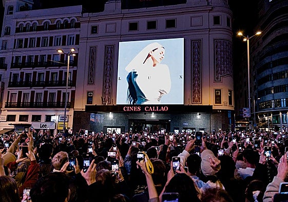 Rosalía presenta por sorpresa su nuevo disco 'Lux' en Callao.