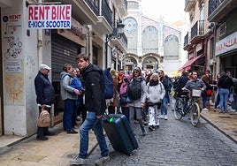 Un turista por el centro de la ciudad.