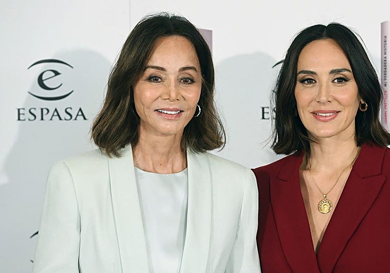 Isabel Preysler posa junto a su hija Tamara.