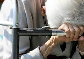 «El maltrato que no vemos, pero que duele»: Valencia registra 303 casos atendidos por el teléfono contra el abuso a las personas mayores