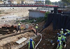 Obras de emergencia en uno de los cauces afectados por la dana.