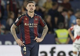 Dela, con el Levante.