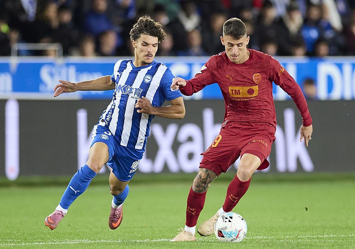 Dani Raba, durante el Alavés-Valencia, disputado recientemente un lunes.