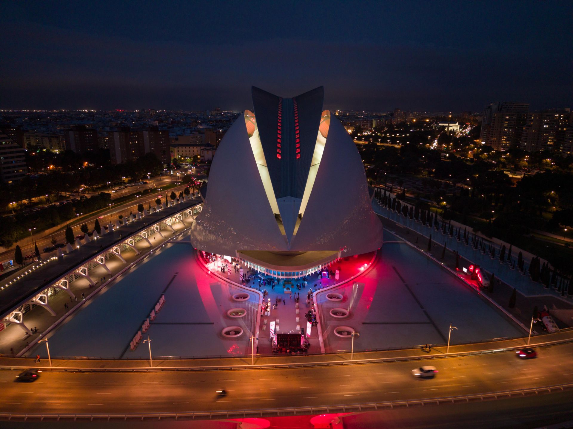 Imagen principal - Transportes Martín celebra su centenario en la Ciudad de las Artes y las Ciencias de Valencia