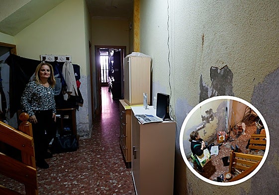 La entrada de la casa de Tonica un año después de la dana y a la derecha un mes después