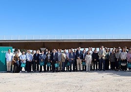 Algunos de los participantes del acto celebrado este viernes en Cheste.