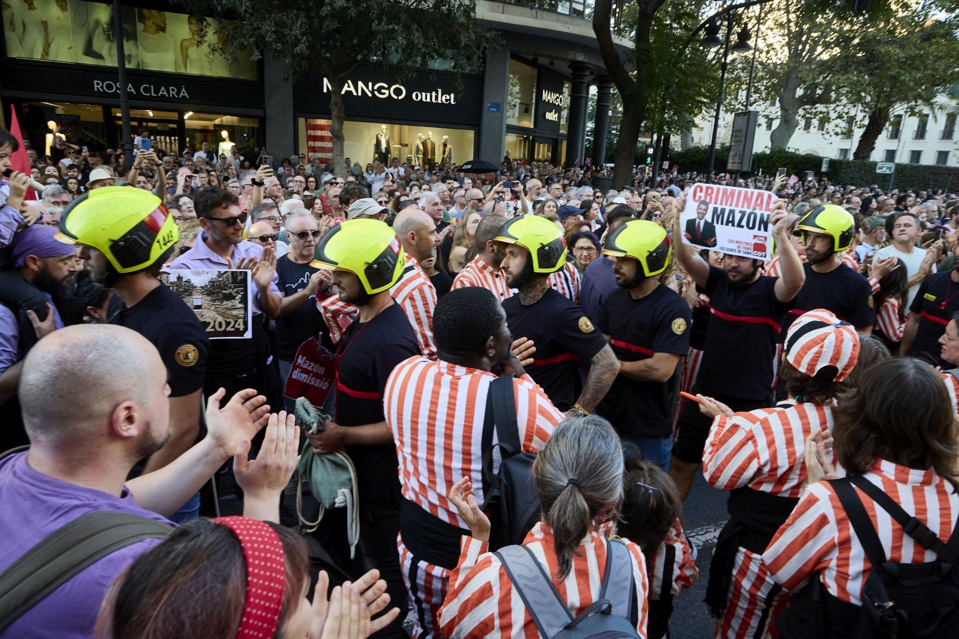 Fotos de la manifestación en recuerdo de las víctimas de la dana en el primer aniversario