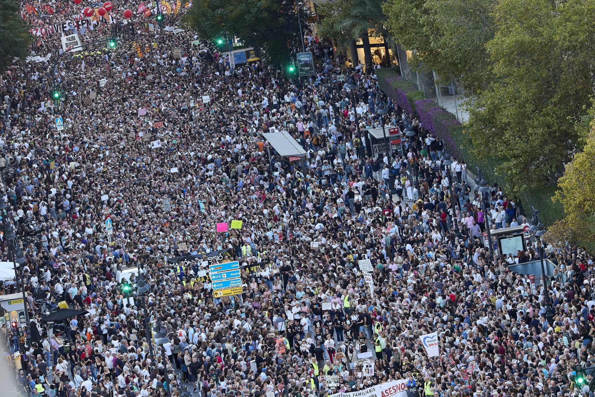 Fotos de la manifestación en recuerdo de las víctimas de la dana en el primer aniversario