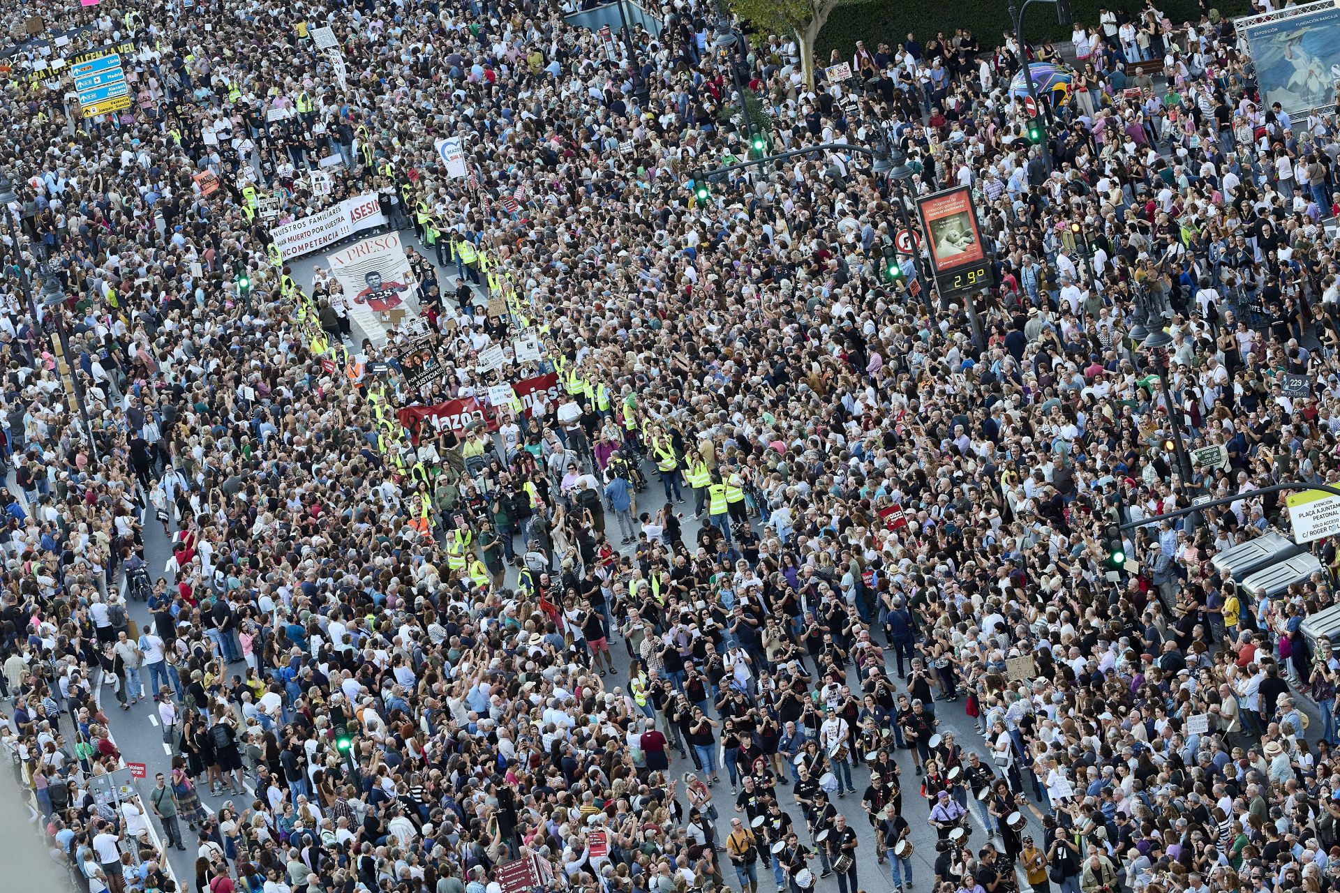 Fotos de la manifestación en recuerdo de las víctimas de la dana en el primer aniversario