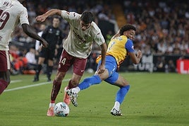 Danjuma intenta frenar una internada de Comesaña.