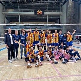 Los jugadores del Léleman Conqueridor celebran la victoria en Leganés.