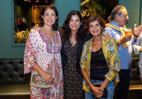 Bego Lluch, Ángela Valero de Palma y Shymala.