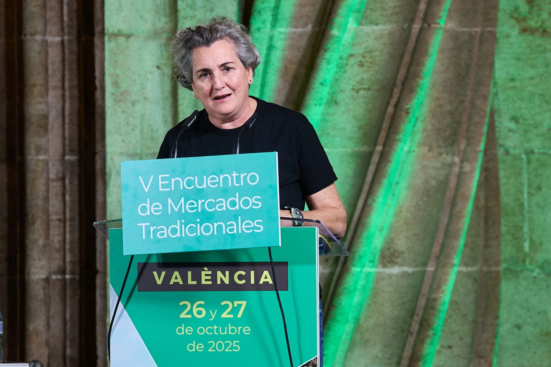 FOTOS | Homenaje al valor de los mercados tradicionales de la dana