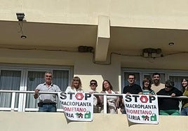 Pancartas de rechazo contra la planta de Llíria.