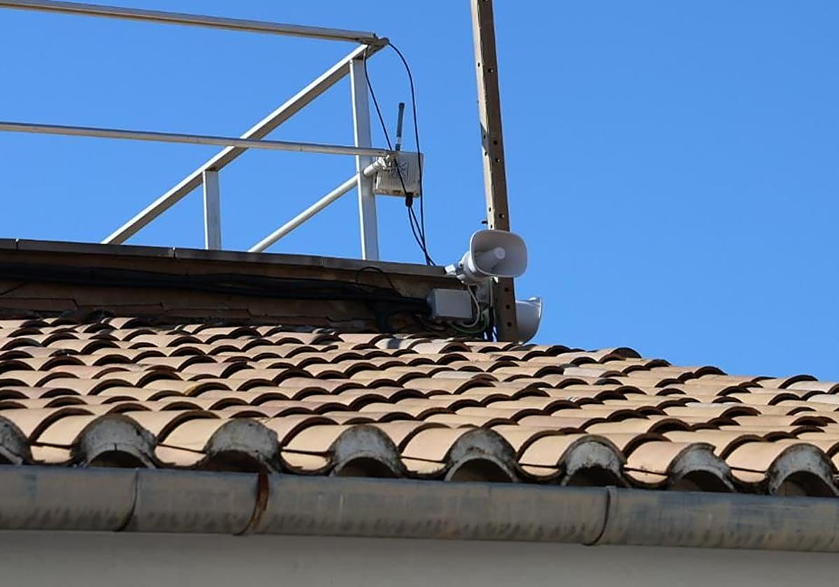 Uno de los altavoces instalados en Catarroja.